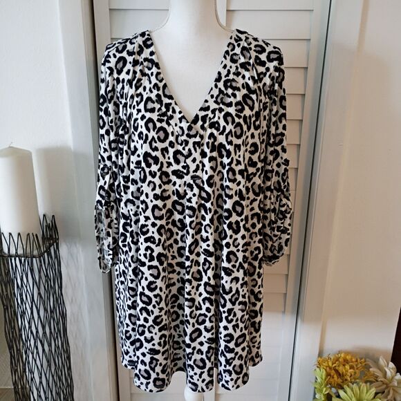 Torrid Harper Womens 4X Black Gray Leopard Crepe de Chine Flutter Sleeve Blouse - Picture 2 of 11